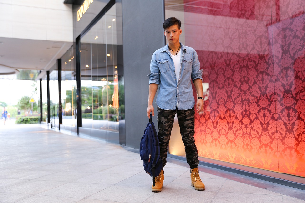 男模泳裝秀新款，時(shí)尚魅力風(fēng)采展現(xiàn)