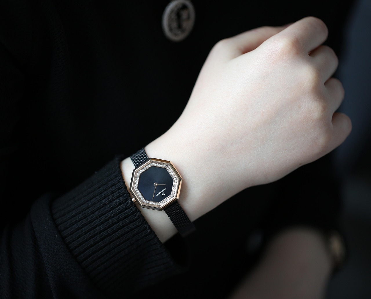 最新時尚頭飾，引領潮流的必備配飾大盤點