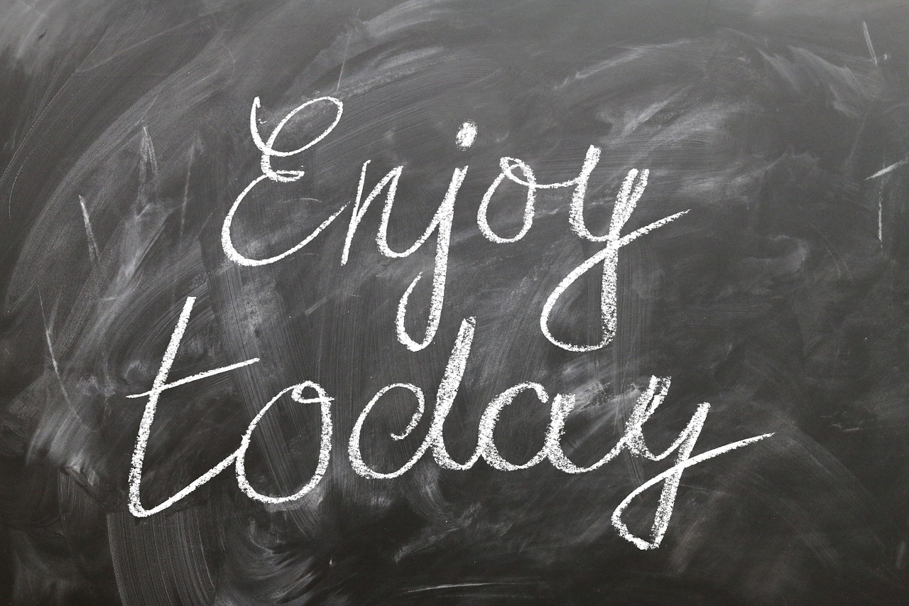 成人寫(xiě)作比賽，激發(fā)無(wú)限創(chuàng)意，展現(xiàn)文字魅力風(fēng)采