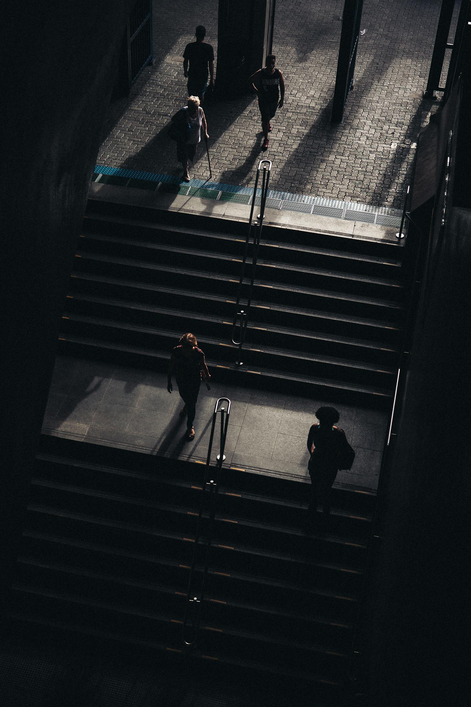 中間人電影，揭示現(xiàn)代社會灰色地帶與人性掙扎